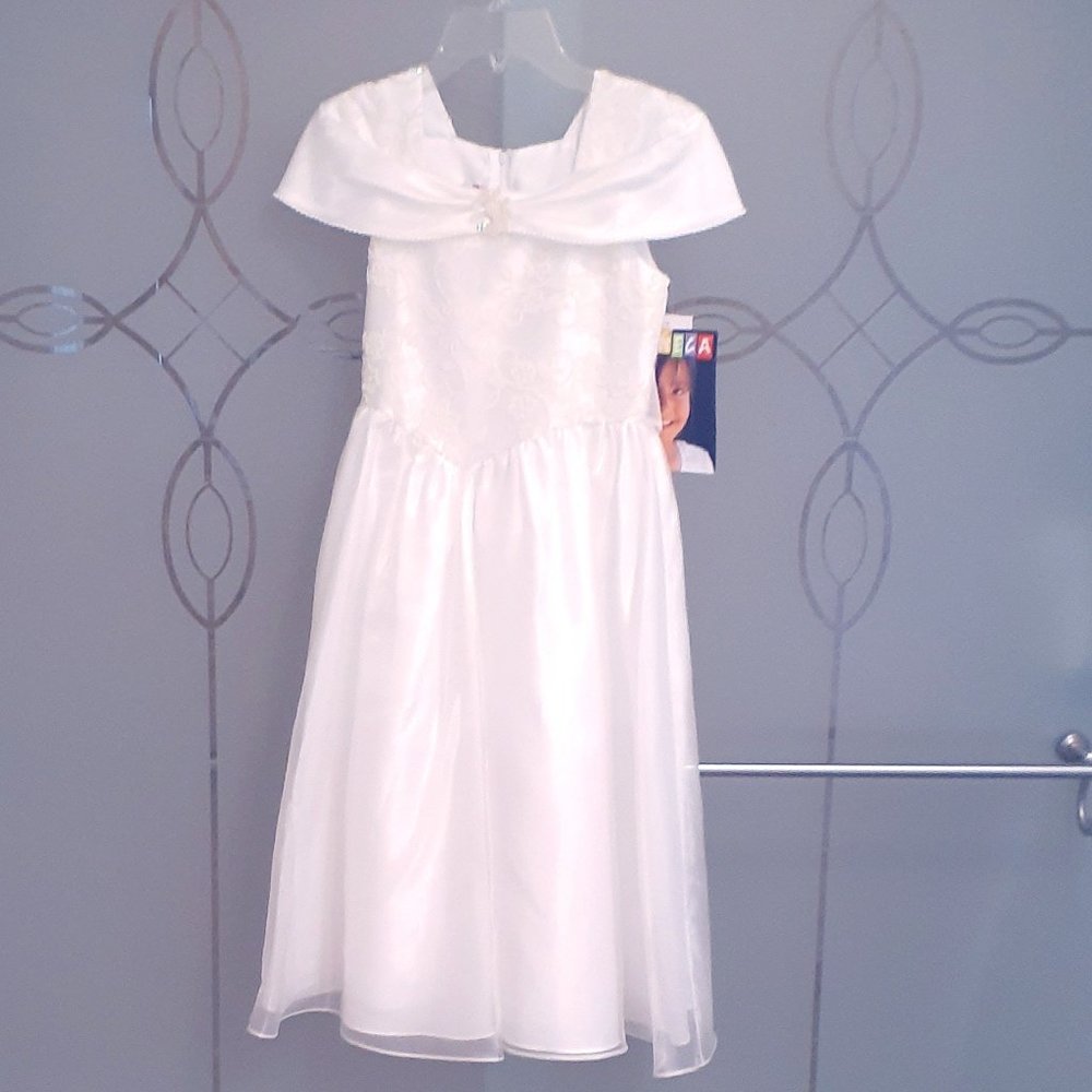 Muneca Communion/Princess elegant dress.